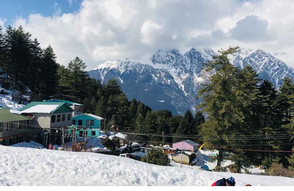 Auli skiing destination in Uttarakhand covered in fresh winter snow
