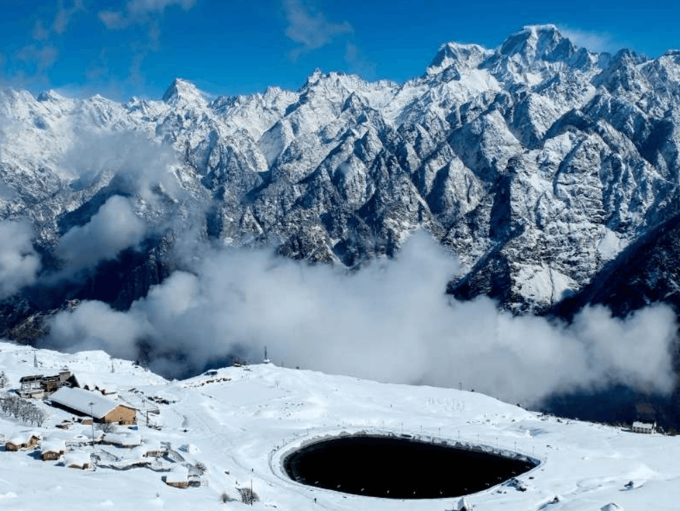 Lush green meadows and snow-capped mountains in Chopta Uttarakhand